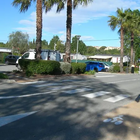 Camping Le Montourey A 83600 *