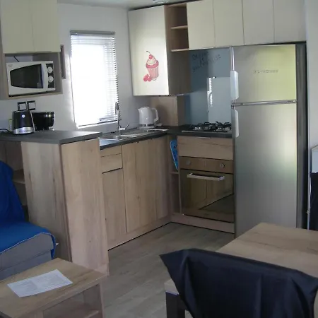 Camping Le Montourey A 83600 Kemping *